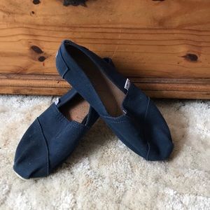 Navy toms